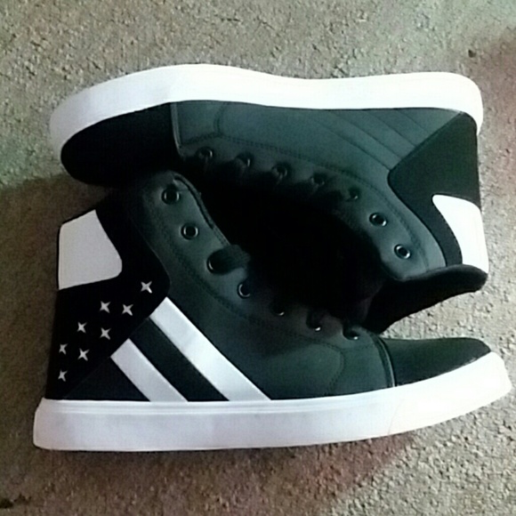 Shoes - Picture 4 of 4